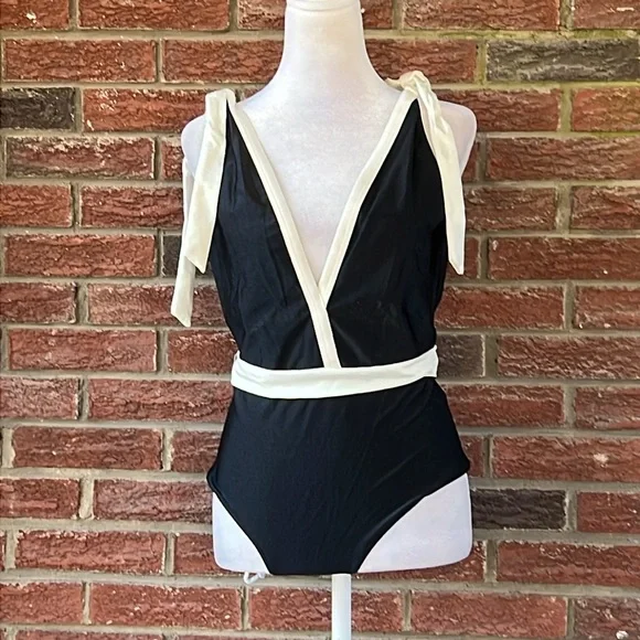 PatBO Plunge Neckline One-Piece Without Flower Size Large - Picture 3 of 6